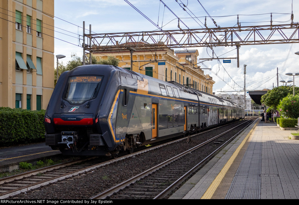 A regional train rolls to a halt at Sestri Levante